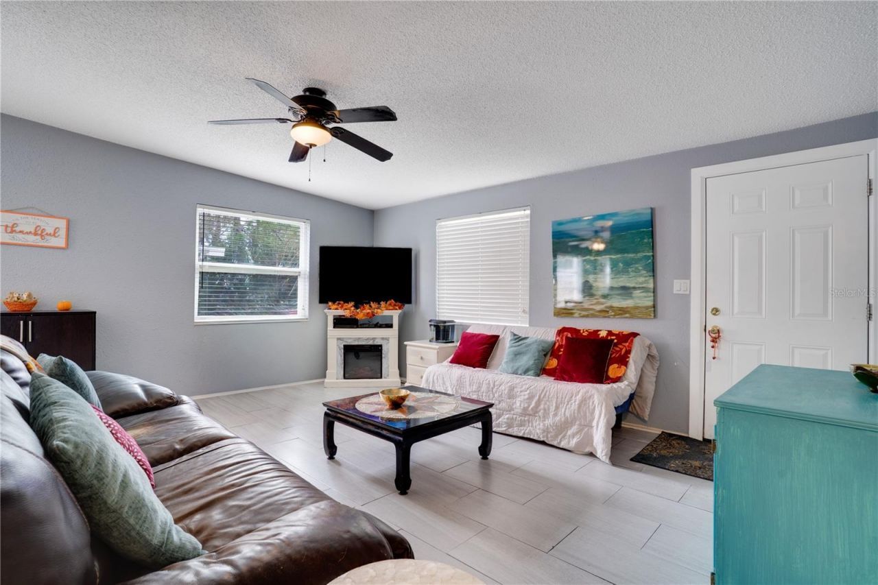 718 Northmoor Avenue N, Saint Petersburg, FL 33702 Photo