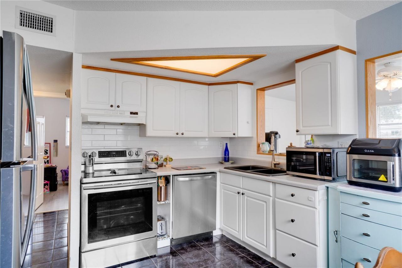 718 Northmoor Avenue N, Saint Petersburg, FL 33702 Photo