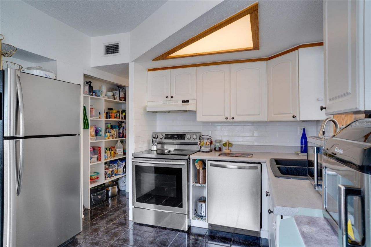 718 Northmoor Avenue N, Saint Petersburg, FL 33702 Photo