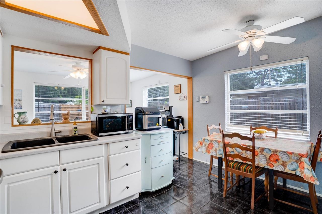 718 Northmoor Avenue N, Saint Petersburg, FL 33702 Photo