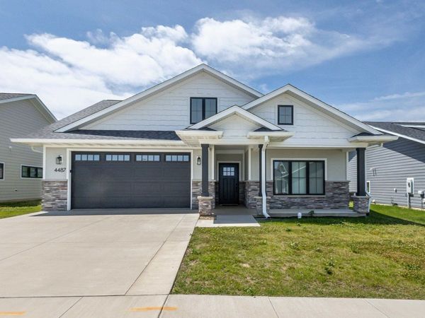 4487 Ewing Drive, Dubuque, IA 52002