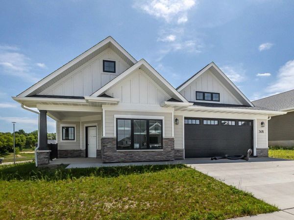 3676 Vintage Lane, Dubuque, IA 52002