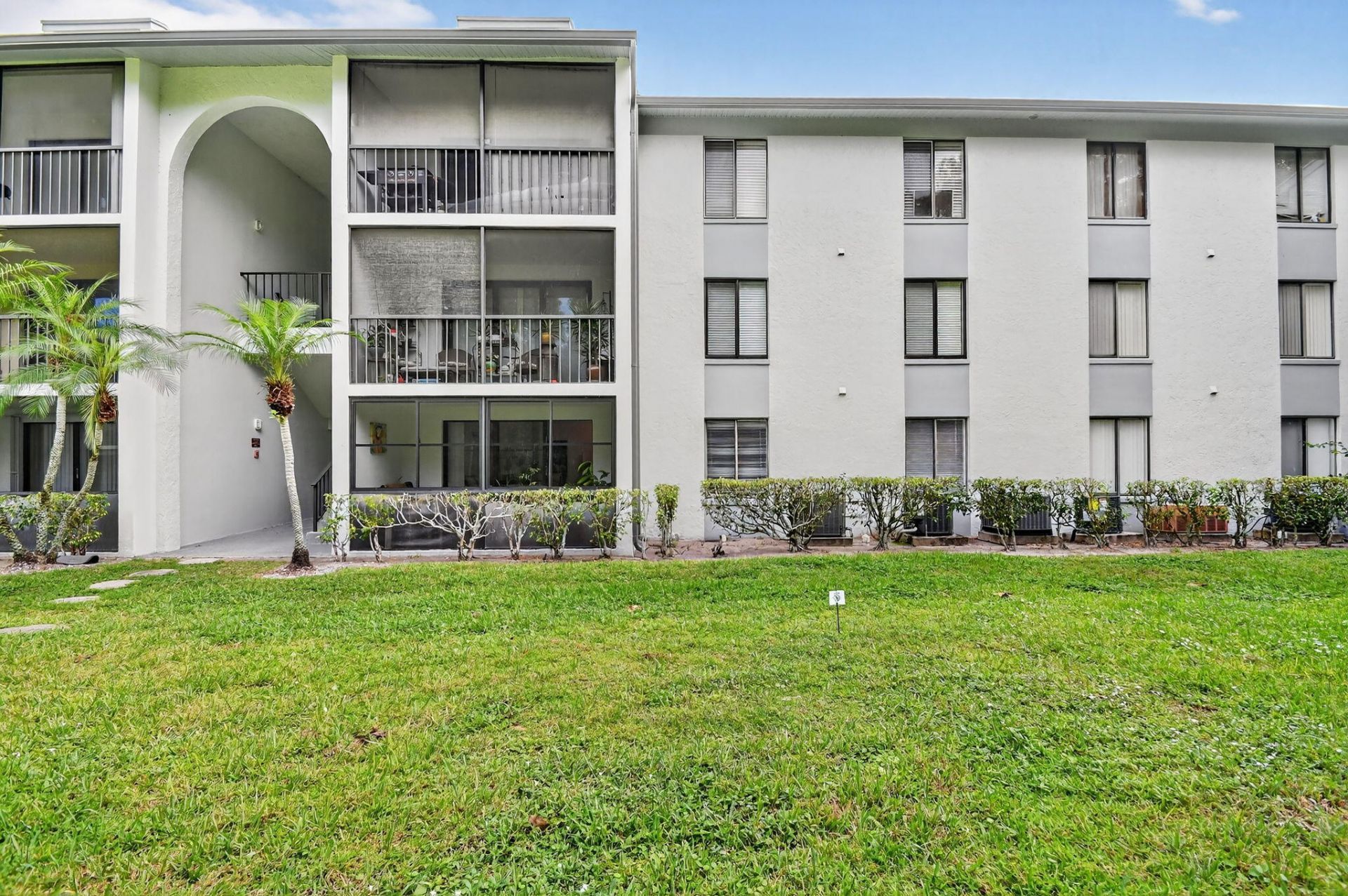 1009 Green Pine Boulevard, Unit F1, West Palm Beach, FL 33409 Photo