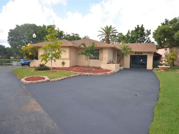 2119 Nova Village Dr, Davie, FL 33317