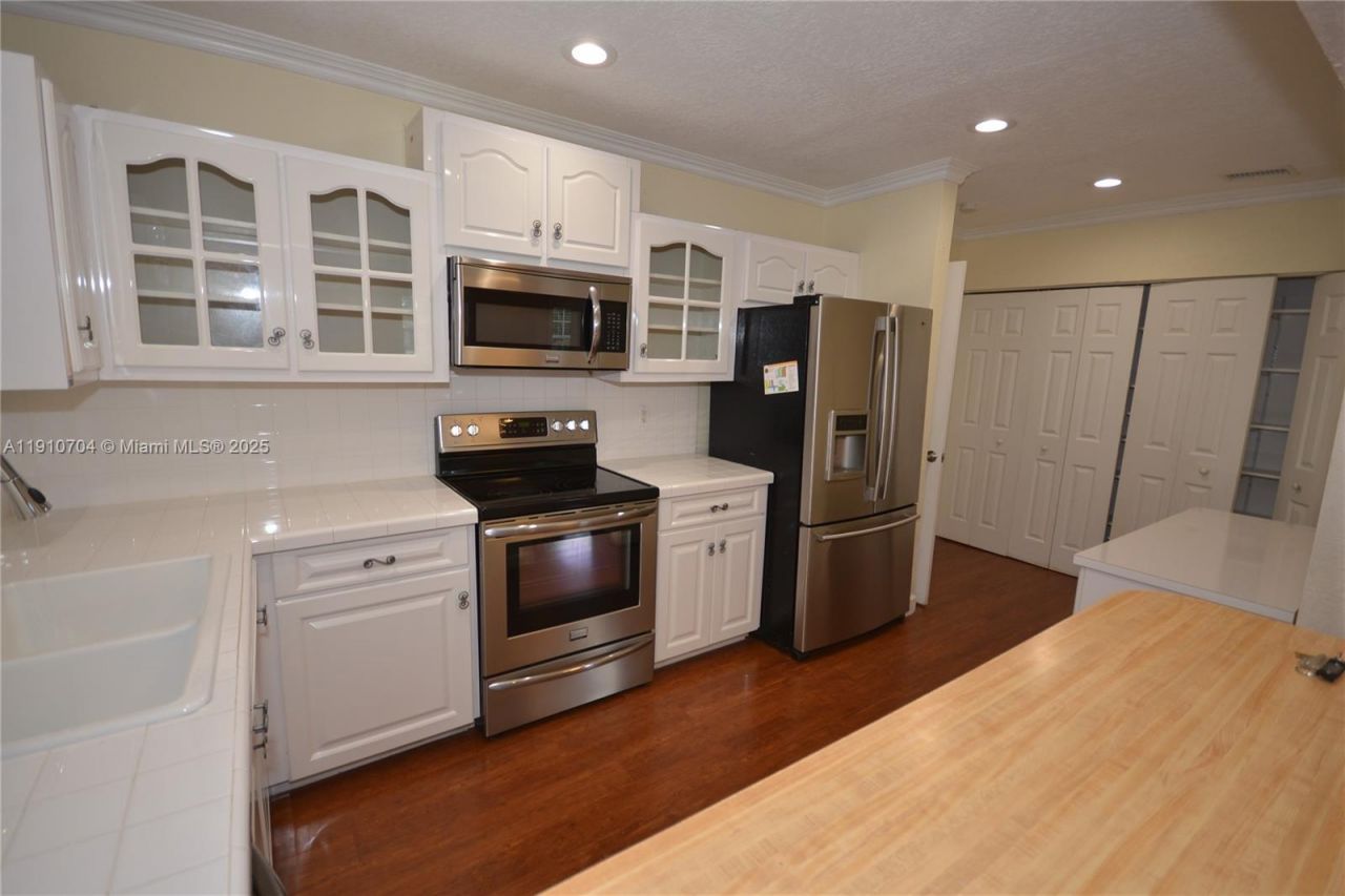 2119 Nova Village Dr, Davie, FL 33317 Photo