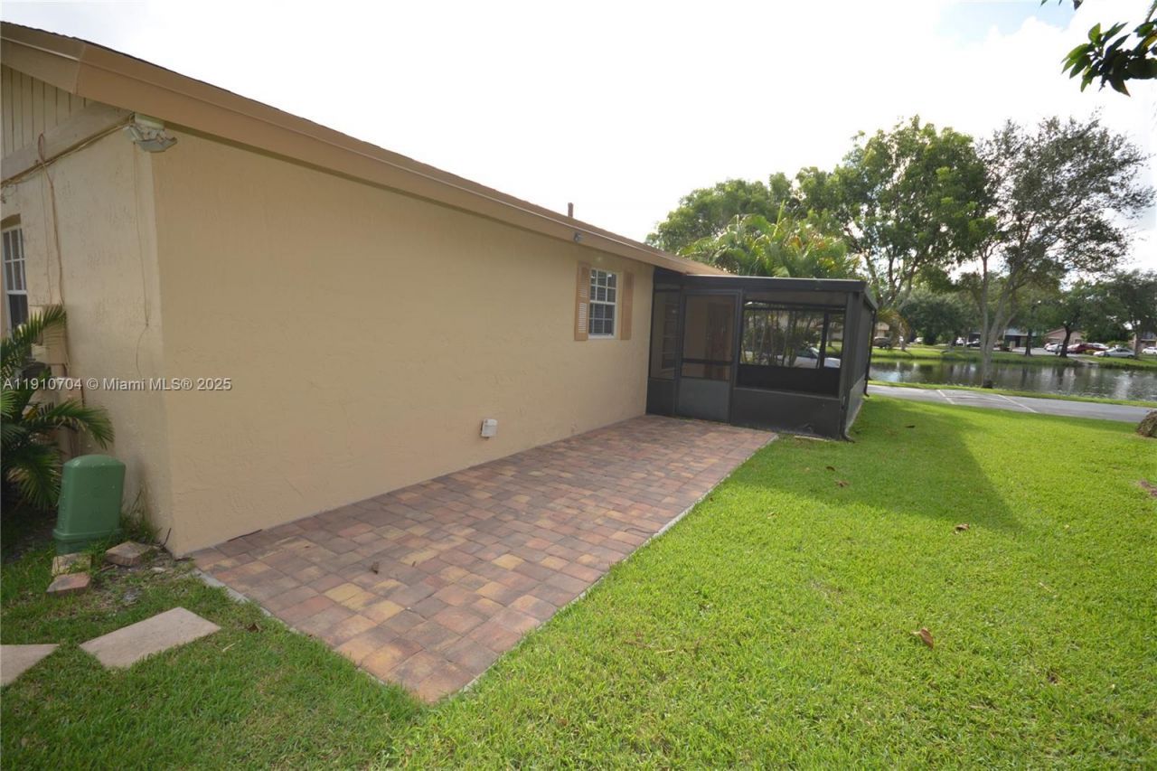 2119 Nova Village Dr, Davie, FL 33317 Photo