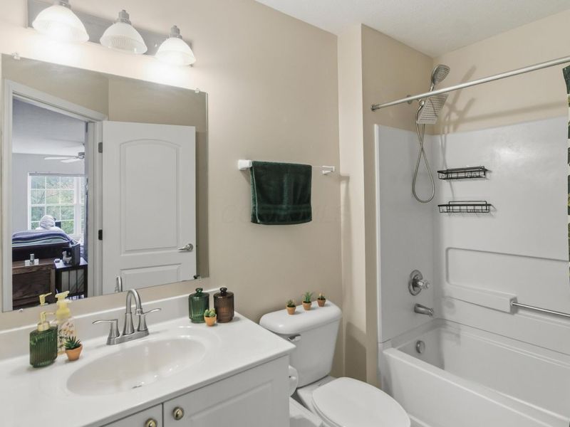 810 Mystic Pointe Drive, Lewis Center, OH 43035 Photo 20