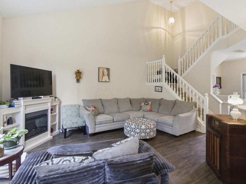 810 Mystic Pointe Drive, Lewis Center, OH 43035 Photo 4