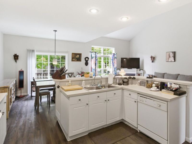 810 Mystic Pointe Drive, Lewis Center, OH 43035 Photo 8