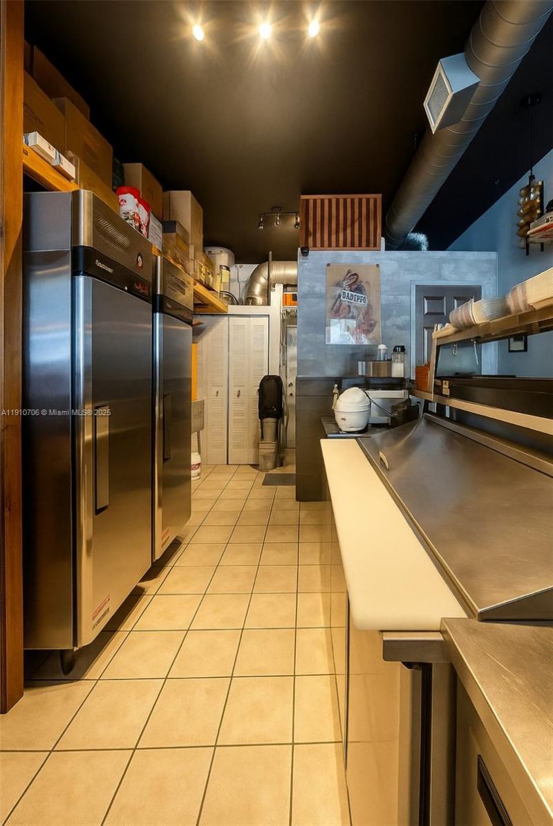 205 NE 35th St, Miami, FL 33137 Photo