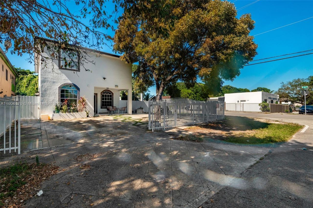 4028 NW 23rd Ct, Miami, FL 33142 Photo