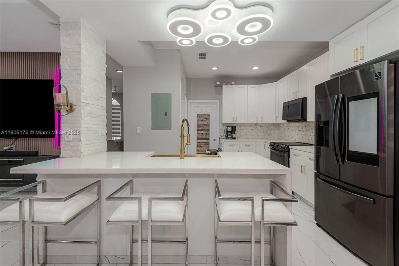 4028 NW 23rd Ct, Miami, FL 33142 Photo