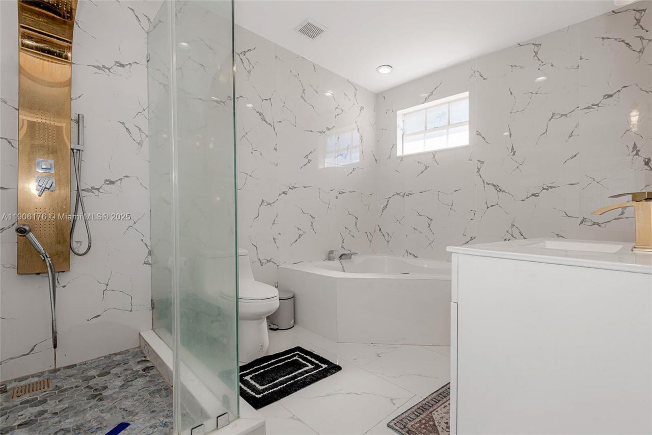 4028 NW 23rd Ct, Miami, FL 33142 Photo