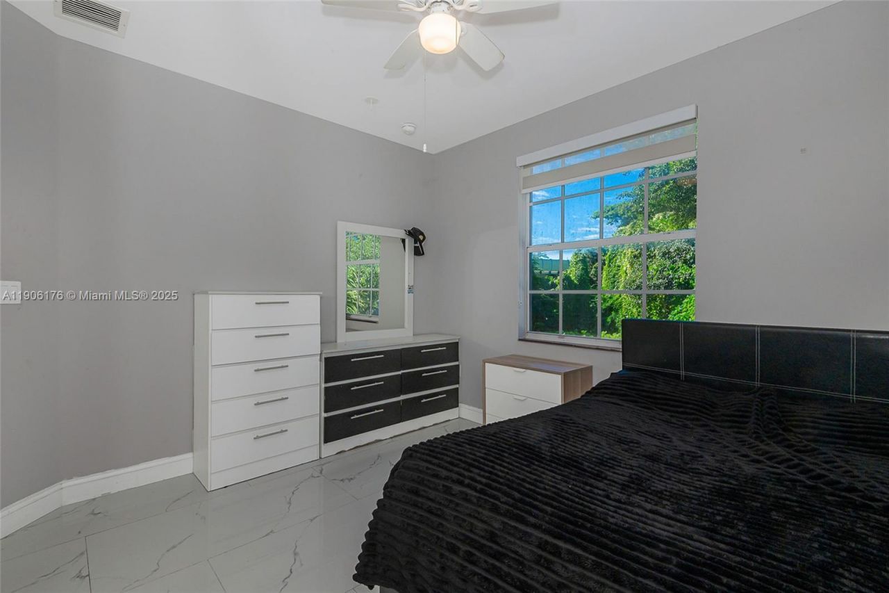 4028 NW 23rd Ct, Miami, FL 33142 Photo