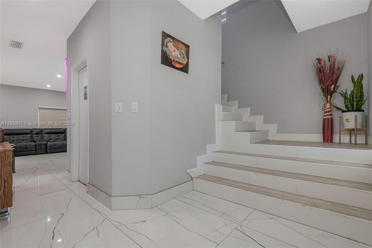 4028 NW 23rd Ct, Miami, FL 33142 Photo