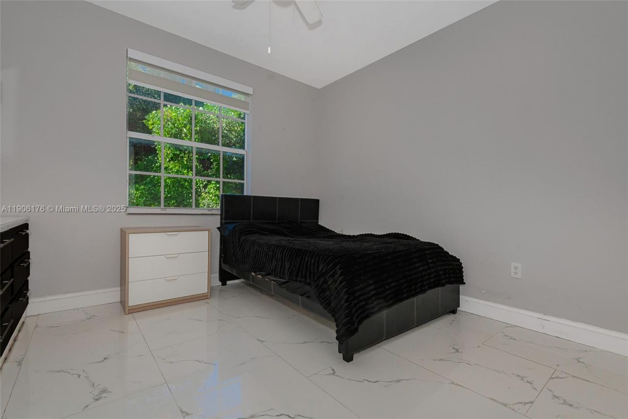 4028 NW 23rd Ct, Miami, FL 33142 Photo