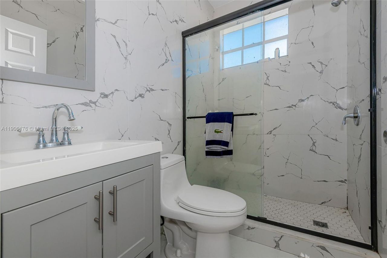 4028 NW 23rd Ct, Miami, FL 33142 Photo