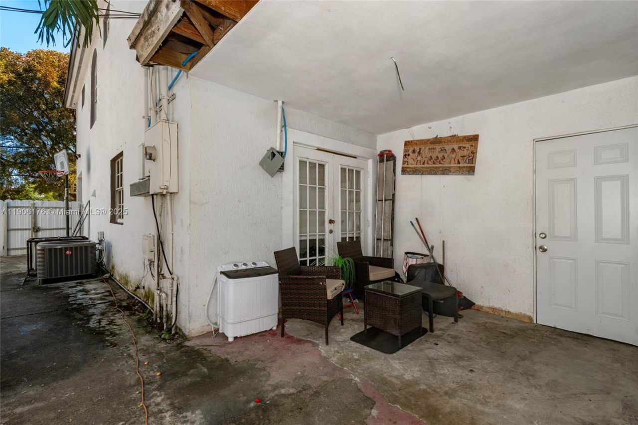 4028 NW 23rd Ct, Miami, FL 33142 Photo