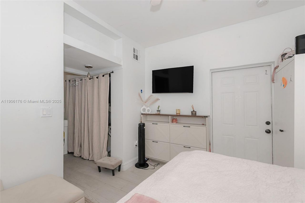 4028 NW 23rd Ct, Miami, FL 33142 Photo