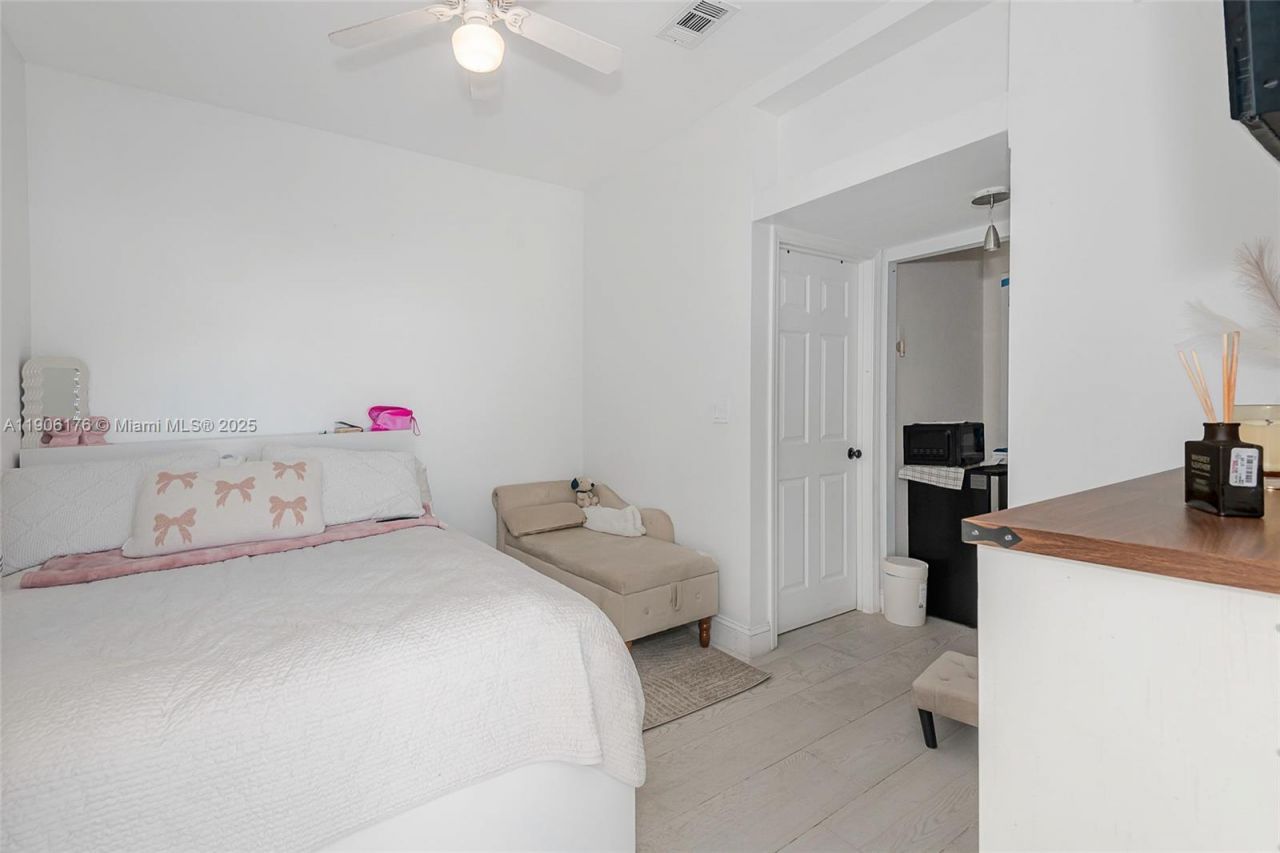 4028 NW 23rd Ct, Miami, FL 33142 Photo