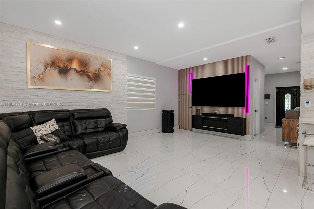 4028 NW 23rd Ct, Miami, FL 33142 Photo