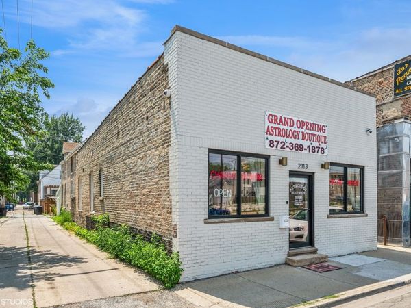 2313 W Fullerton Avenue, Chicago, IL 60647