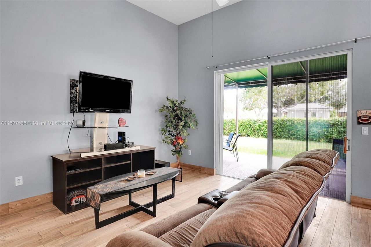 1861 SE 19th Ave, Homestead, FL 33035 Photo
