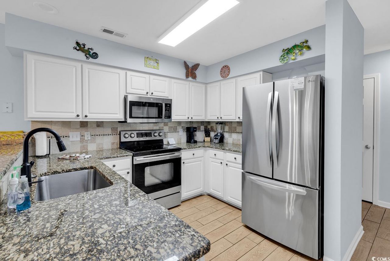 390 Pinehurst Ln. Photo 6