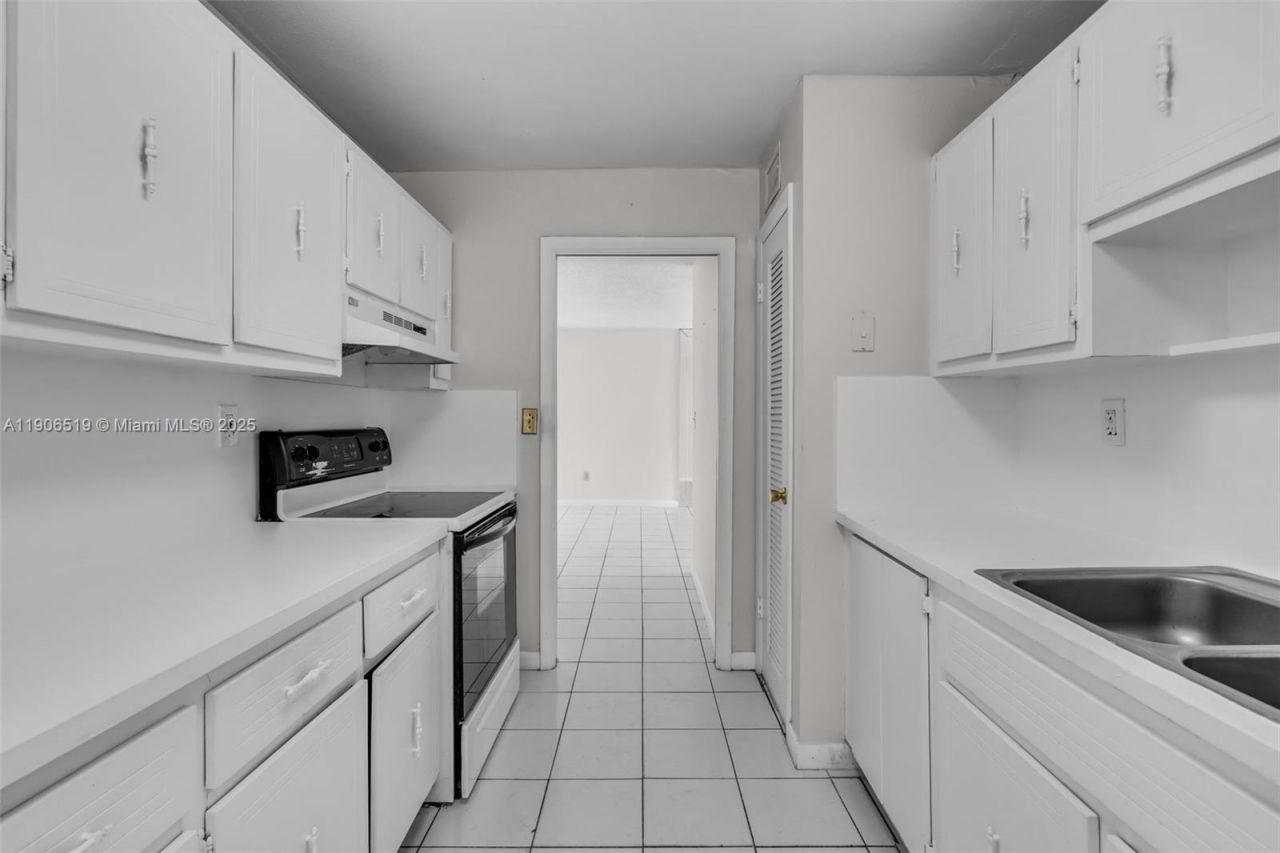 7345 W 4th Ave, Unit 402, Hialeah, FL 33014 Photo