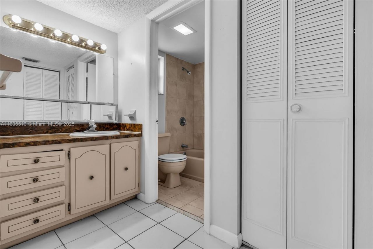 7345 W 4th Ave, Unit 402, Hialeah, FL 33014 Photo