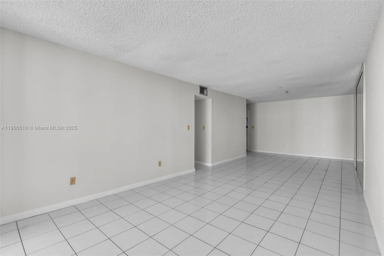 7345 W 4th Ave, Unit 402, Hialeah, FL 33014 Photo