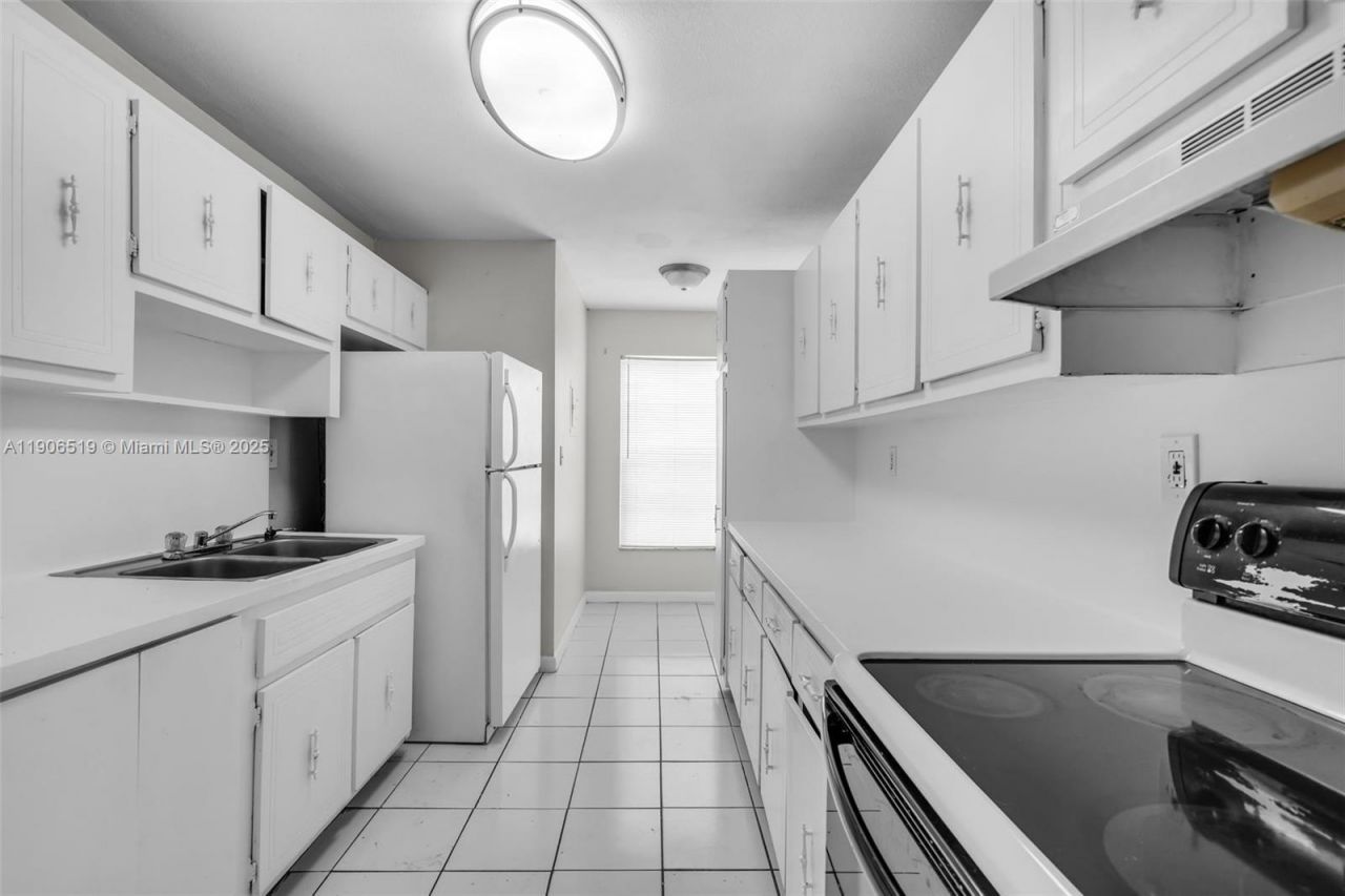 7345 W 4th Ave, Unit 402, Hialeah, FL 33014 Photo