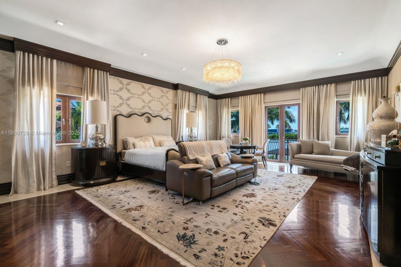 210 Palm Avenue, Miami Beach, FL 33139 Photo