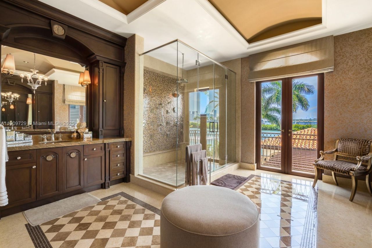 210 Palm Avenue, Miami Beach, FL 33139 Photo