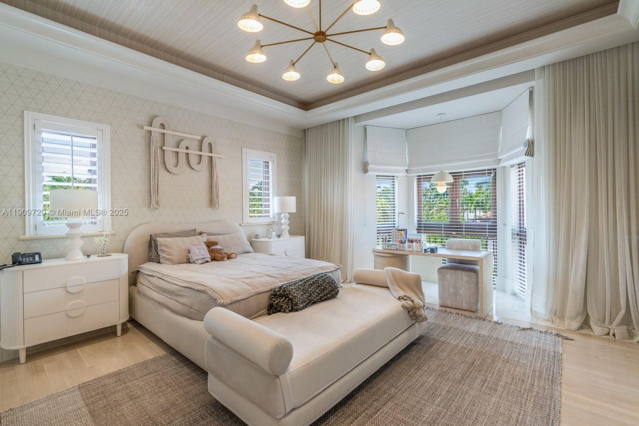 210 Palm Avenue, Miami Beach, FL 33139 Photo