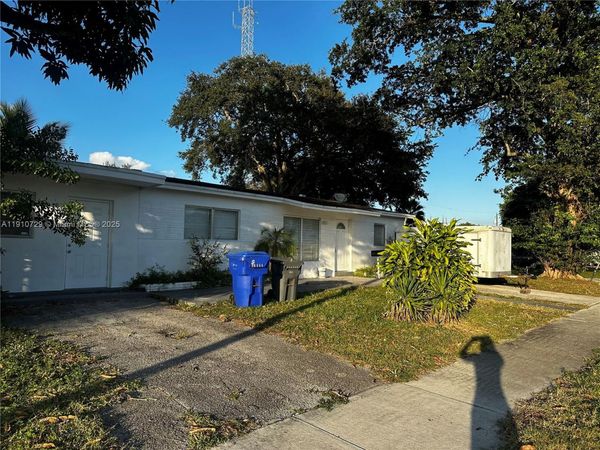 6901 Thomas St, Hollywood, FL 33024