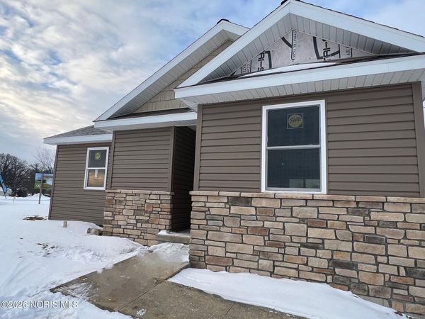 987 Greenbrier Road, Upper Sandusky, OH 43351