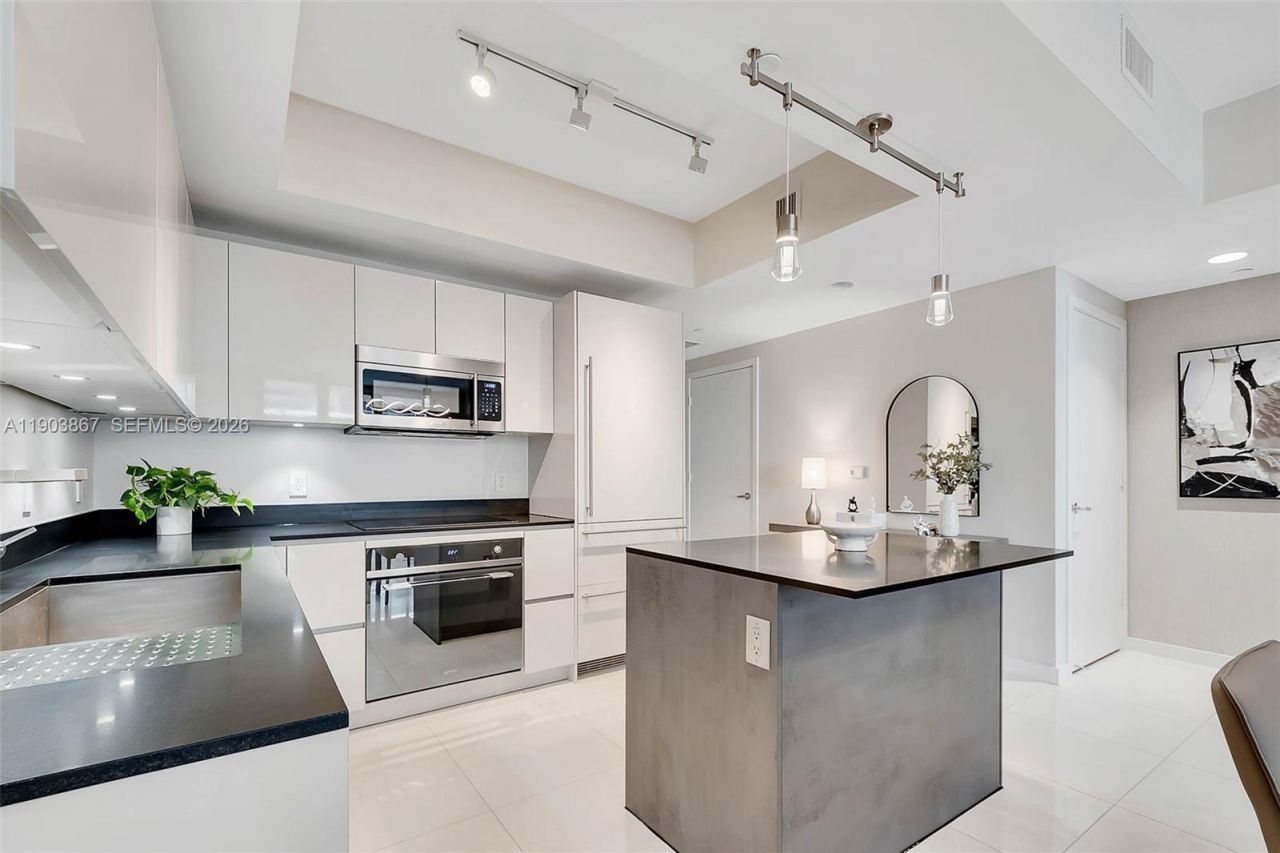 1010 Brickell Ave, Unit 4309, Miami, FL 33131 Photo