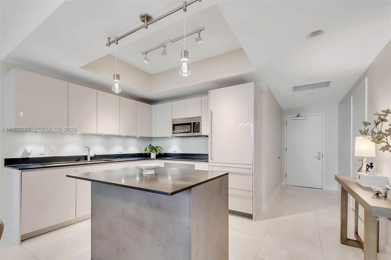 1010 Brickell Ave, Unit 4309, Miami, FL 33131 Photo