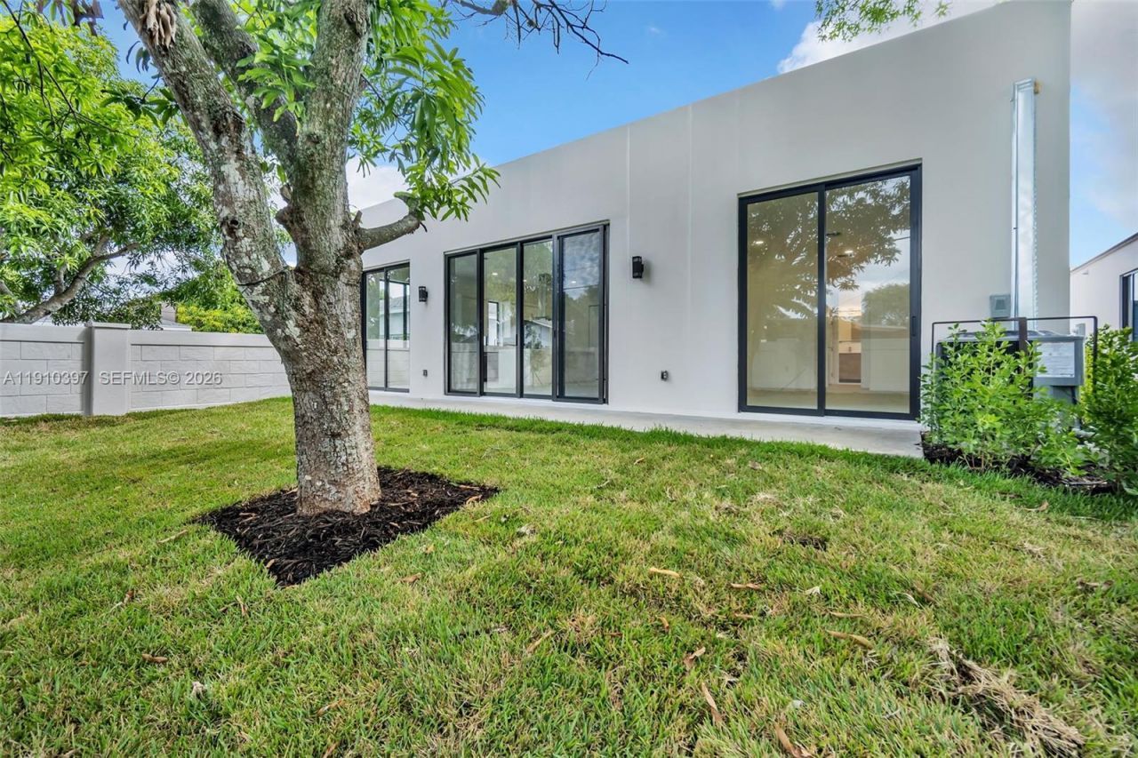 1511 SW 40th Ter, Fort Lauderdale, FL 33317 Photo