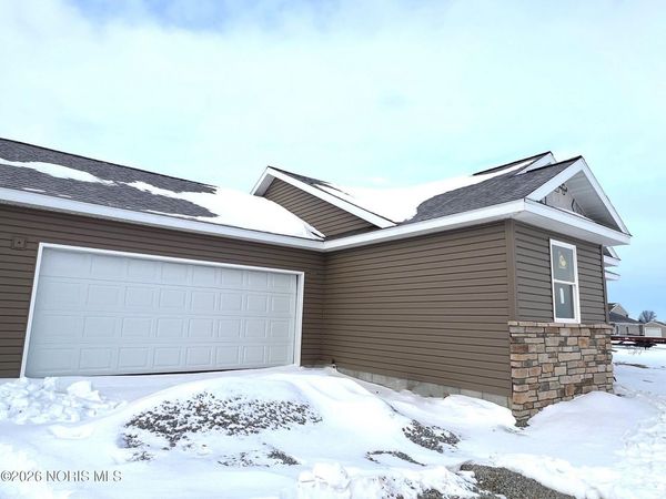 987 Greenbrier Road, Upper Sandusky, OH 43351