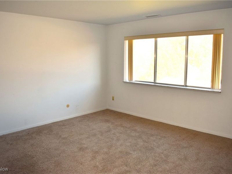 255 N Portage Path, Unit 409, Akron, OH 44303 Photo 11