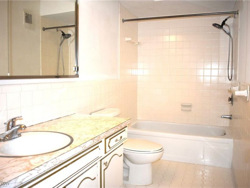 255 N Portage Path, Unit 409, Akron, OH 44303 Photo 12