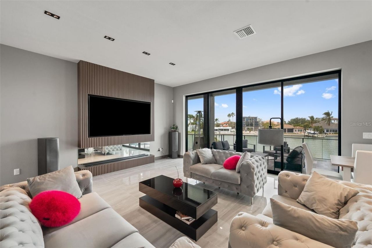 36 Dolphin Drive, Treasure Island, FL 33706 Photo