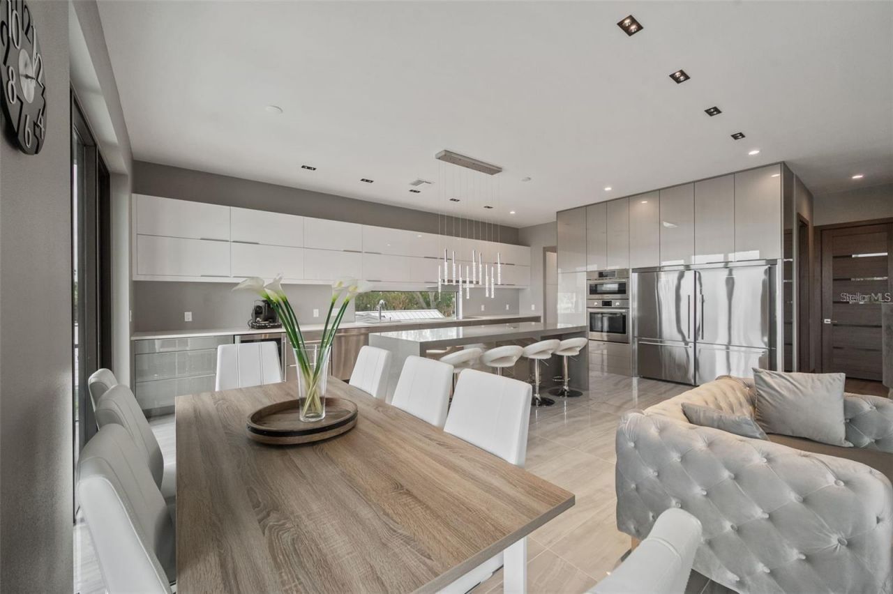 36 Dolphin Drive, Treasure Island, FL 33706 Photo