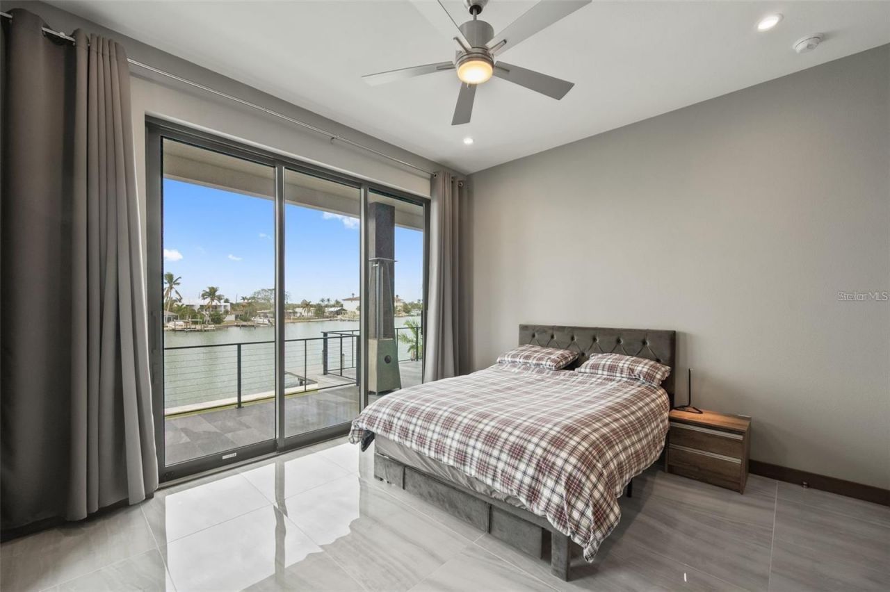 36 Dolphin Drive, Treasure Island, FL 33706 Photo