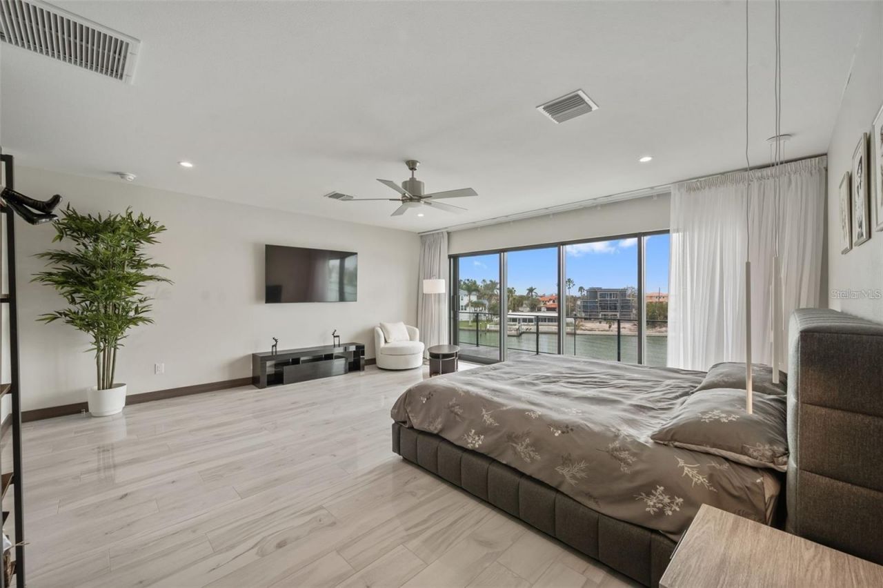 36 Dolphin Drive, Treasure Island, FL 33706 Photo