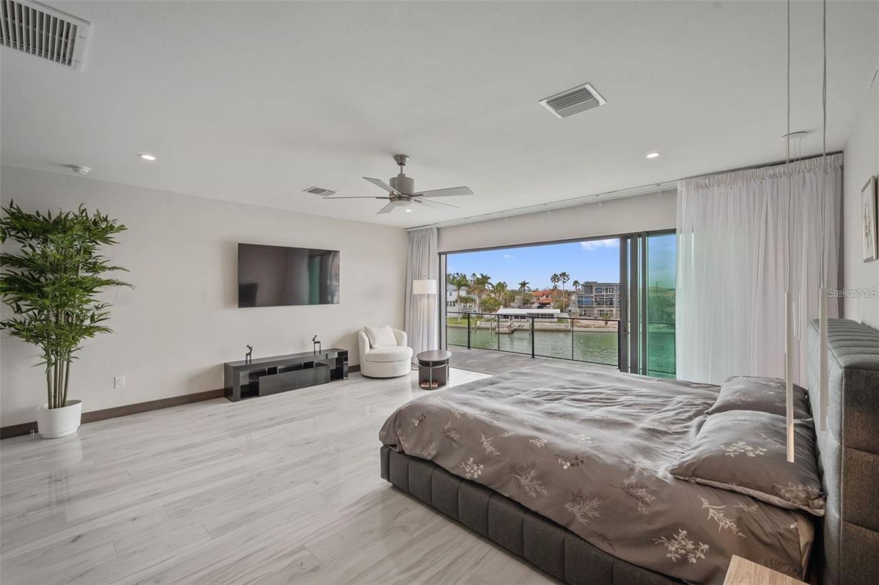 36 Dolphin Drive, Treasure Island, FL 33706 Photo