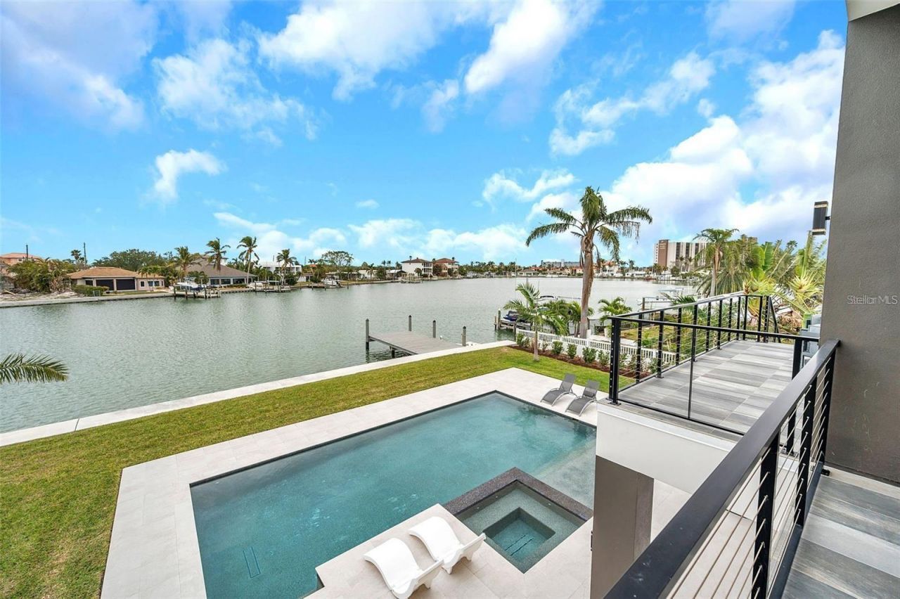 36 Dolphin Drive, Treasure Island, FL 33706 Photo