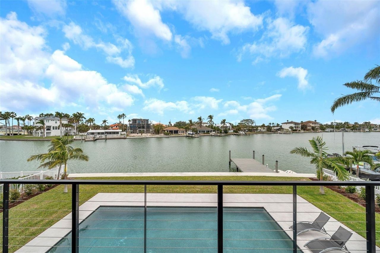 36 Dolphin Drive, Treasure Island, FL 33706 Photo